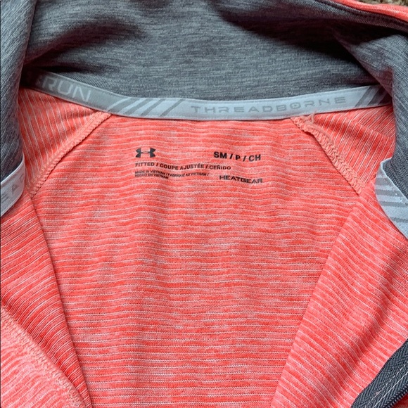 Under Armour Fitted Quarter Zip Jacket.🌀 - Picture 3 of 4